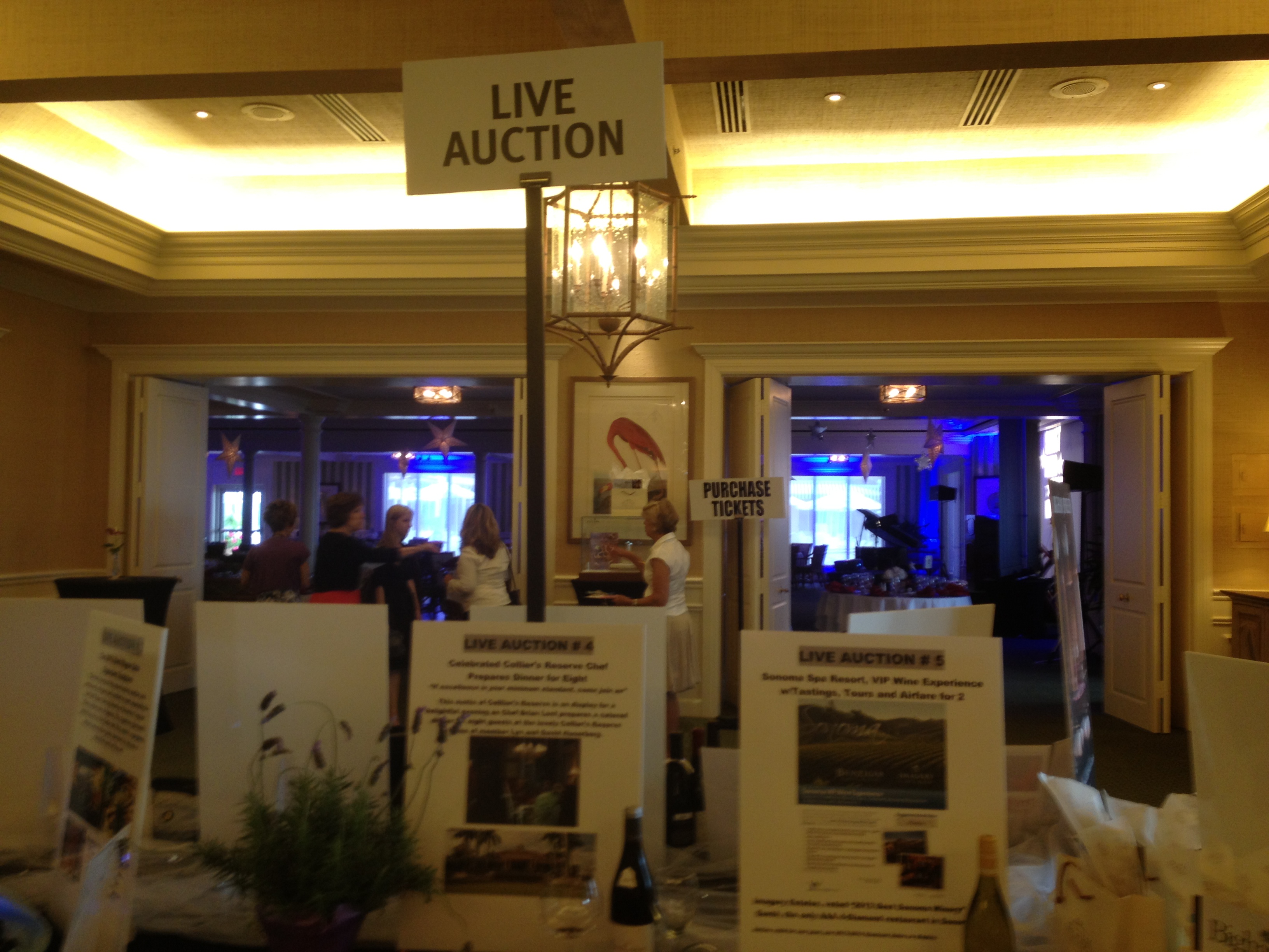 image of live auction table